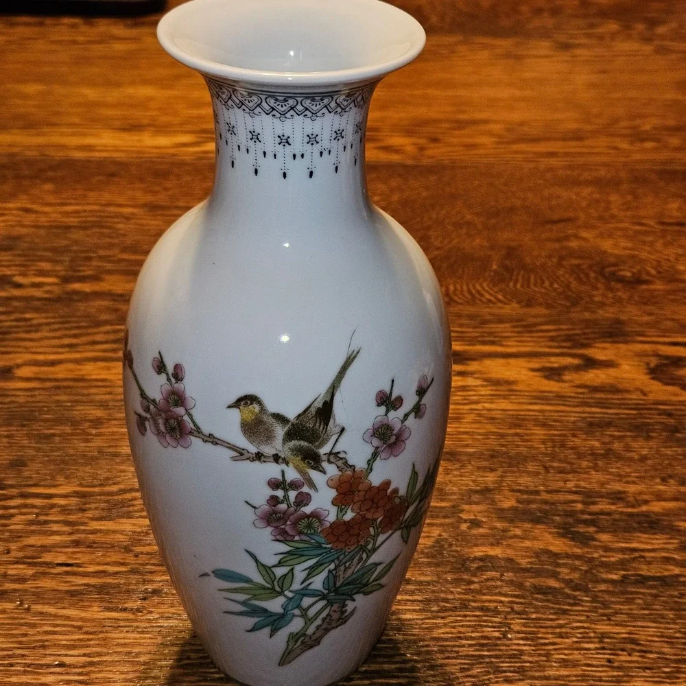 Vintage Jingdezhen Chinese Porcelain Bud Vase Birds and Flowers White 10‎ Inch